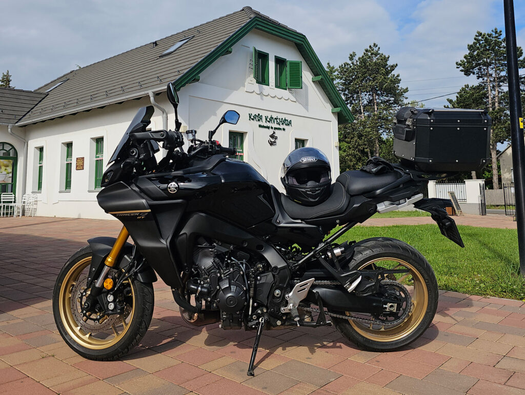 Motorral a Dunakanyar felé? Állj meg egy kávéra Kata Kávéházában!