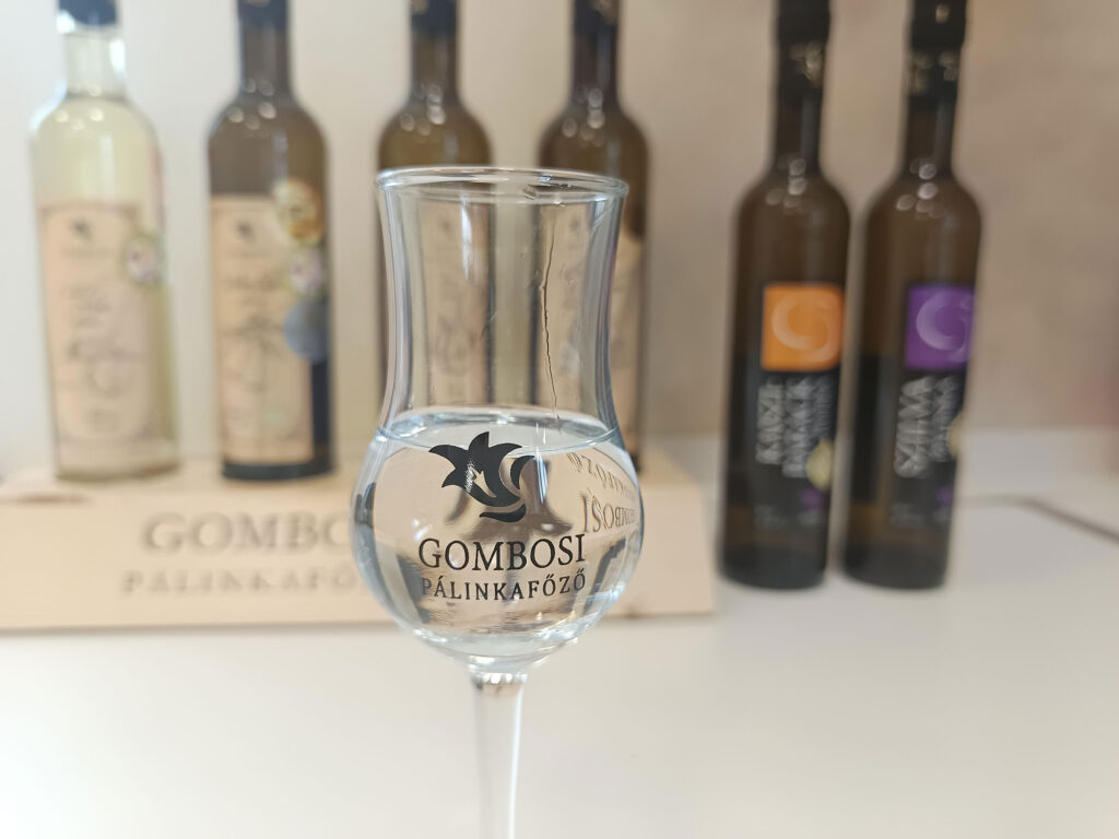 Örömmel jelentjük be, hogy a Gombos Pálinkafőző kiváló minőségű, díjnyertes pálinkái már Kata Kávéházában is elérhetők!